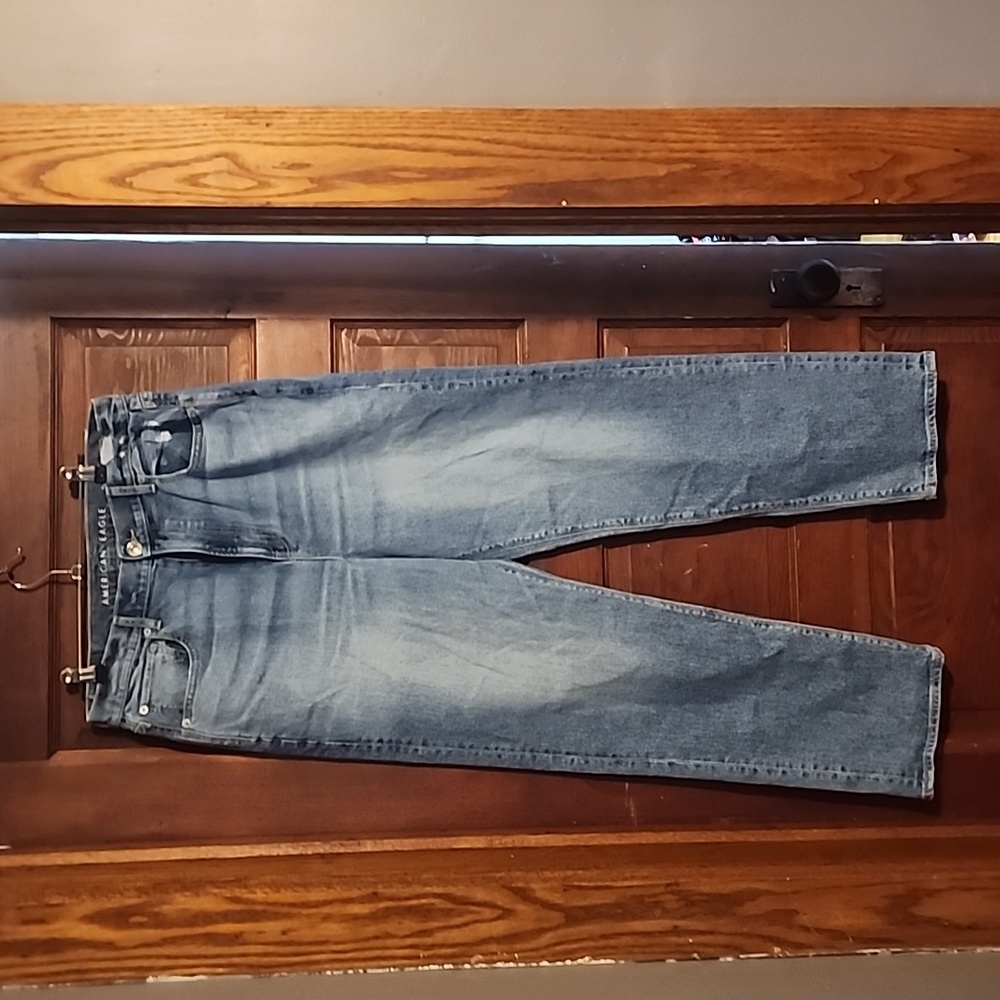 Never worn Highest Rise 90s boyfriend jeans.